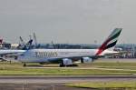 London-Heathrow. Emirates, A6-EDG, Airbus A380-861. Schon ein ganz schner Brocken, der A380. Sicher der Star in Heathrow. 30.7.2011