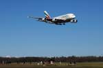 Emirates, A6-EDO, Airbus A380-861. Seit Januar fliegt ein weiterer A380 nach Zürich und es sind viele Beobachter auch in der Woche da, um das spektakuläre Schauspiel mit zu erleben. 6.2.2014