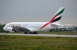F-WWSO Emirates  Airbus A380-861   A6-EOB   (0164)  beim ausrollen am 24.10.2014 in Finkenwerder