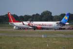 Die Corendon Air Boeing 737-800 TC-TJH nach der Landung in Hamburg Fuhlsbttel am 30.05.11