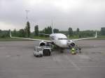 Eine Ryanairmaschine aus Hahn ist am Flughafen Berlin - Schnefeld bereitsgelandet.