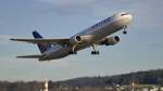 3.01.2012: United Airlines Boeing 767-322(ER) nach dem Start vom Flughafen Zrich 