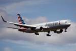 American Airlines, Boeing 767-323/ER, N345AN. Mir gefällt die neue Bemalung ganz gut, besonders das Leitwerk sieht schick und farbenfroh aus. 15.7.2014