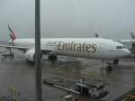 Emirates, B777-31H ER, A6-EBX auf dem Flughafen Zrich. Aufgenommen am 31.01.10. Mehr auf flugzeuge.startbilder.de