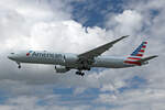 American Airlines, N724AN, Boeing B777-323ER, msn: 31548/1113, 05.Juli 2023, LHR London Heathrow, United Kingdom.