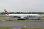 Emirates 777-300 A6-EMP 17.05.12, beim Rollen zum Start.
Dsseldorf International Airport[EDDL]Germany