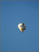 Dieser Heiluftballon war etwas ausserhalb von Fhren gestartet, bei ausreichender Hhe und guter Fahrposition war ein Gleitschirmflieger abgesprungen um auf dem Flugplatz von Trier Fhren zulanden.