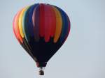Ballon schwebt ber dem Rieder Luftraum, in Aussicht auf einen geeigneten Landeplatz; 130815