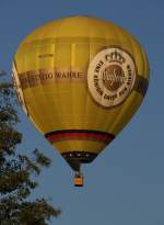Heiluftballon D-OTGW mit Warsteiner Werbung im Abendlicht ber Schleiz. 16.08.2013
