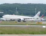 A330 Airbus A330-303 der Quatar Airways beim Start auf Runway 28 am 21.5.2009. 