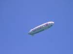 Am 16.07. 08 �berfliegt T-Com Zeppelin die Mainau im Bodensee  ...