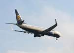 Weitere Ansicht der Ryanair B 737-8AS EI-DAD mit Sonderbemalung  ...