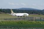 Eine Boeing B734 der Sky Airlines mit der Kennung TC-SKM ...