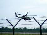  Marine One (Sikorsky UH-60 Black Hawk) fliegt Obama von Dresden ...