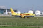 stuttgart-str Eine Boeing 737-7K5 von TUIfly mit der Kennung D-AHXC aufgenommen am 30.05.09 am Stuttgarter Flughafen.