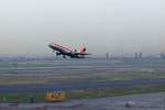 Die Lockheed-TriStar hat soeben von der Startbahn abgehoben.
D�sseldorf 1976  ...