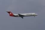 Eine Helvetic Fokker 100 (F28-0100) mit der Kennung HB-JVC aufgenommen ...