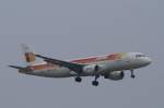 A320 Ein Airbus A320 der Iberia mit der Kennung EC-HUJ aufgenommen am 04.04.09 am Z�richer Flughafen.
