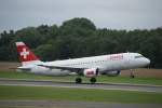A320 der swiss beim Start auf dem Flughafen Hamburg  ...