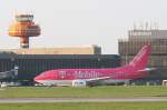HLX Hapag Lloyd-Express Flughafen Hannover das T-Mobile Flugzeug rollt zur Startbahn. 25.04.2007