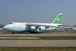 AN 124 Antonov An-124-100 , 5A-DKL , der Libyan Air Cargo, auf dem Weg zur Runway 16 - zum R�ckflug nach Tripolis