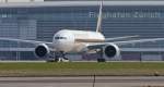 777 Die Boeing 777-312(ER)der Singapore Airlines ist das gr�sste Flugzeug mit 2 Triebwerken GE90-115B (die st�rksten die derzeit verf�gbar sind). Der Triebwerksdurchmesser inkl. Verkleidung betr�gt 3.43Meter !! Der Rumpf einer Boeing 737 ist mit 3.76 m nur unwesentlich gr�sser !! (April 2007)