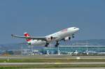 A330 Swiss International Air Lines, HB-IQQ, Airbus A330-223. Elegant hebt der Airbus von der Startbahn 16 ab. Im Hintergrund ist das Gates E zu sehen. 5.4.2007