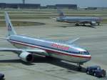 Eine Boeing 767 (vorne) ...  Andreas Mack 06.08.2009