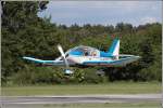 D-EDPK, eine Robin DR400, setzt am 17.05.2007 zur Landung auf ...