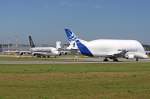 Airbus Industrie Airbus A300F4-608ST Beluga F-GSTA und Singapore Airlines Airbus ... Airbus Industrie Airbus A300F4-608ST Beluga F-GSTA und Singapore Airlines Airbus ...