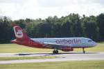 A319 der airberlin nach der Landung auf dem hamburger Flughafen. ... A319 der airberlin nach der Landung auf dem hamburger Flughafen. ...