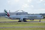 B777-300 der Emirates beim Start nach Dubai.  ...