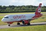 A319 der airberlin nach der Landung, jetzt auf dem Taxiway. ...
