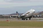 747 Singapore Airlines, Boeing 747-412, 9V-SPC beim Start auf Rwy 16
