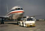 767 American Airlines, Boeing 767-223/ER. F�r mich eine der sch�nsten Flugzeubemalungen, die auch heute noch aktuell ist. Tegel 90er Jahre.