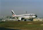 berlin-tegel-txl Delta Air Lines, Airbus A310-324. Auf dem Weg zur Startbahn 26R. Diese Bemalung hatte Delta einige Jahrzehnte lang, danach folgte ein schnellerer Wechsel. Die Nachfolgebemalungen waren aber nicht so besonders gelungen. Tegel 90er Jahre.    