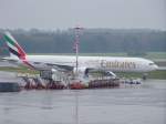 hamburg-ham Emirates, B777-31H, A6-EMS aus Dubai ist gerade in Hmaburg gelandet. Aufgenommen am 9.10.09