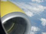Tuifly Das Triebwerk einer Boeing 737-800 von TUIfly uber Nord-Portugal