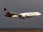 Die Boeing 767-300F(ER) von UPS N319UP im Anflug auf die ...