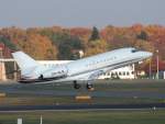 berlin-tegel-txl NetJets Europe Dassault Falcon 2000EX CS-DLG beim Start in Berlin-Tegel am 31.10.2009