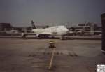 Lufthansa Boeing 747 der Lufthansa in Star Alliance Lackierung und mit Fu�ballnase anl�sslich der Fu�ball Weltmeisterschaft in Deutschland vom 9. Juni 2006 bis 9. Juli 2006.

Die Aufnahme entstand am Frankfurter Flughafen kurz vor den einchecken am 14. Juli 2006.