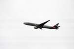 eine Boeing 777 von Emirates am 16.11.09  ...