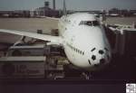 Lufthansa Boeing 747 der Lufthansa in Star Alliance Lackierung und mit Fu�ballnase anl�sslich der Fu�ball Weltmeisterschaft in Deutschland vom 9. Juni 2006 bis 9. Juli 2006.

Die Aufnahme entstand kurz nach der Landung in Denver (Colorado /USA) am 14. Juli 2006