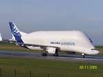 the-super-transporter-beluga Mit dem speziellen Transportflugzeug Beluga A300-600ST werden einzelne Sektionen von anderen   europ�ischen Werken herangeschafft. In Hamburg landen diese 'Flieger' mehmals am Tage.                                        