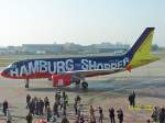 hamburg-ham Am 18.02 2007 wurde der 'Hamburg Shopper' eine A 319 der 'germanwings' getauft. Ich hatte eine Einladung bekommen, und war dabei. 