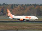 berlin-tegel-txl Sky Airlines B 737-4Q8 TC-SKE nach der Landung in Berlin-Tegel am 01.11.2009