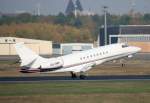 berlin-tegel-txl NetJets Europe Dassault Falcon 2000 CS-DNP beim Start in Berlin-Tegel am 01.11.2009