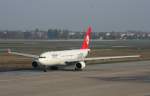 Turkish Airlines A 330-202 TC-JNG auf dem Weg zum Start ...