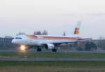 Iberia A 320-214 EC-HUJ am fr�hen Morgen des 21.11.2009 auf ...