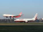 berlin-tegel-txl Air Berlin B 737-86J(WL) D-ABBP kurz vor dem Start und Air Berlin 
A 330-223 D-ALPH bei der Landung in Berlin-Tegel am 21.11.2009